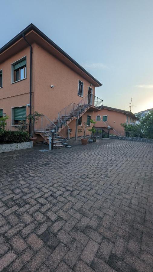 Terrazza Di Garda - Regarda Travel Apartment ภายนอก รูปภาพ