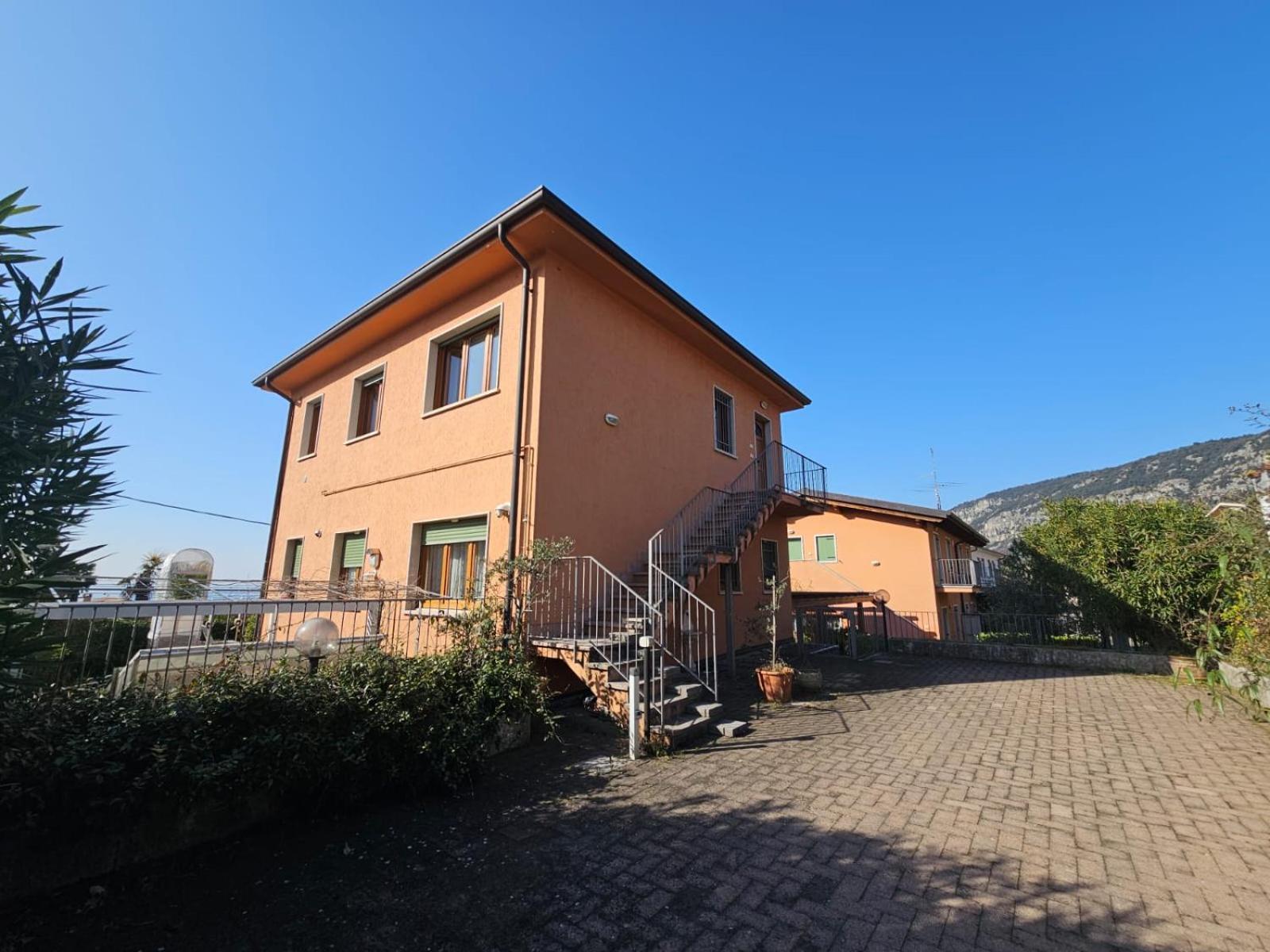 Terrazza Di Garda - Regarda Travel Apartment ภายนอก รูปภาพ