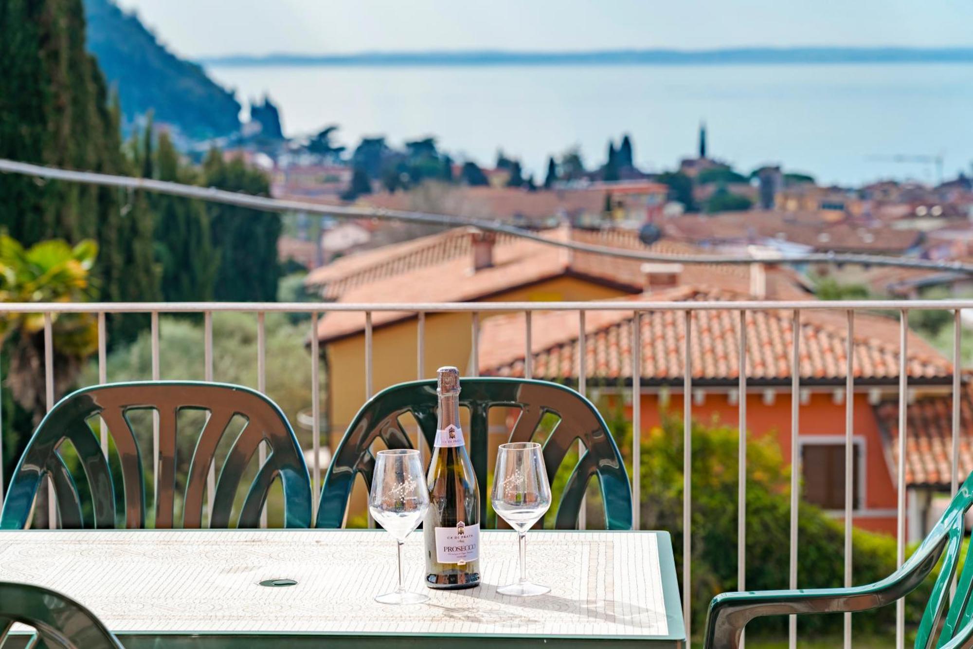 Terrazza Di Garda - Regarda Travel Apartment ภายนอก รูปภาพ